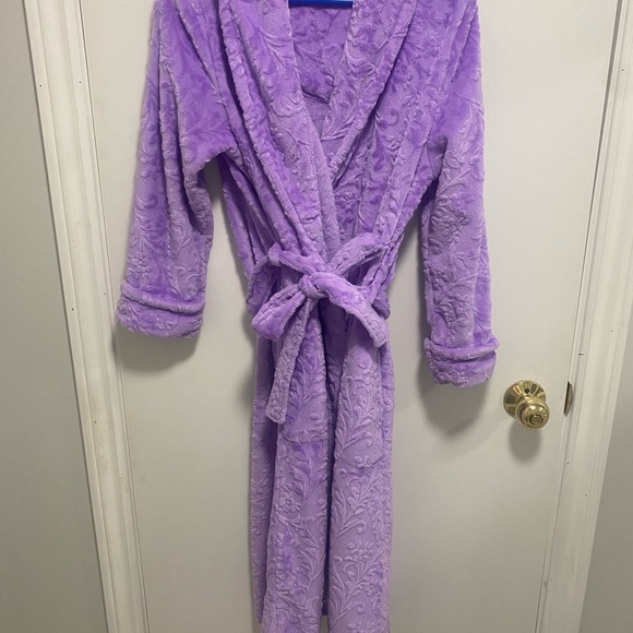 Assorted robes - Picture 11 of 11